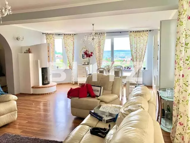 Casa individuala 300 mp, 1000 mp teren, 6 camere, 8 parcari , zona Grand Hotel Italia