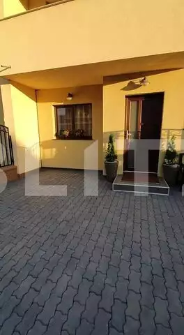 Unitate de triplex de vanzare, 78 mp , 92 teren, comunitate tanara, zona Terra 