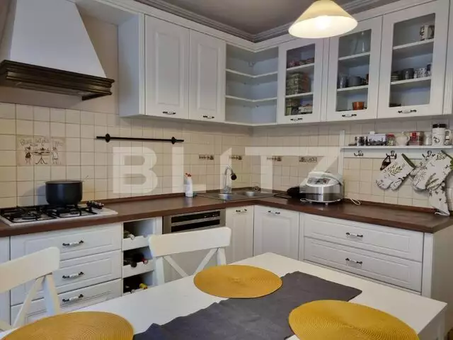 Apartament 4 camere, 96.6mp, 2 balcoane, parcare, zona Restaurantului Regal