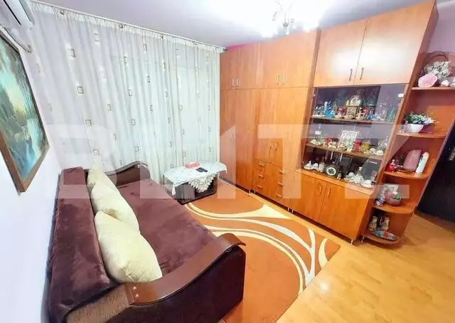 Apartament de 2 camere, 35 mp, zona Parang