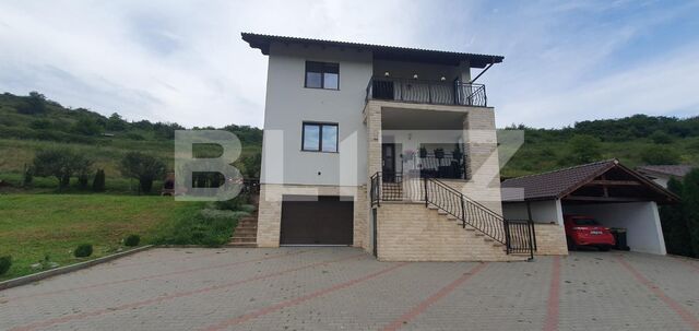 Casa individuala la cheie,  240 mp utili, 1065 mp teren