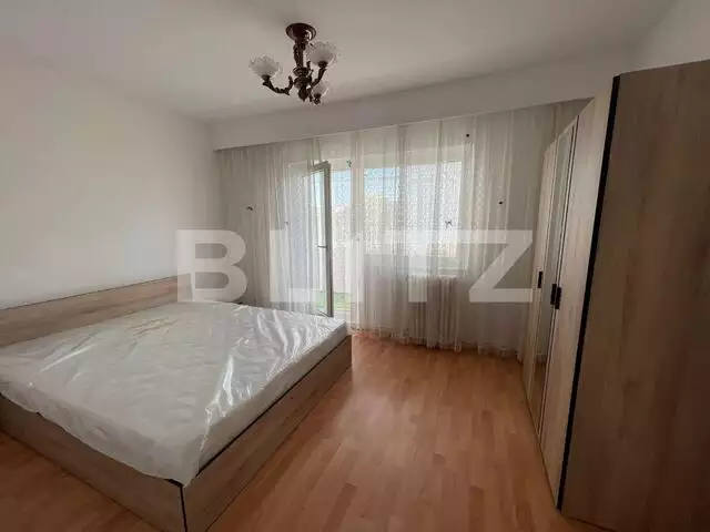 Apartament cu 3 camere, decomandat, 74 mp, garaj, Piata Zorilor 