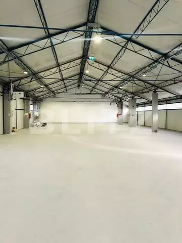 Hala 590 mp cu acces la rampa 