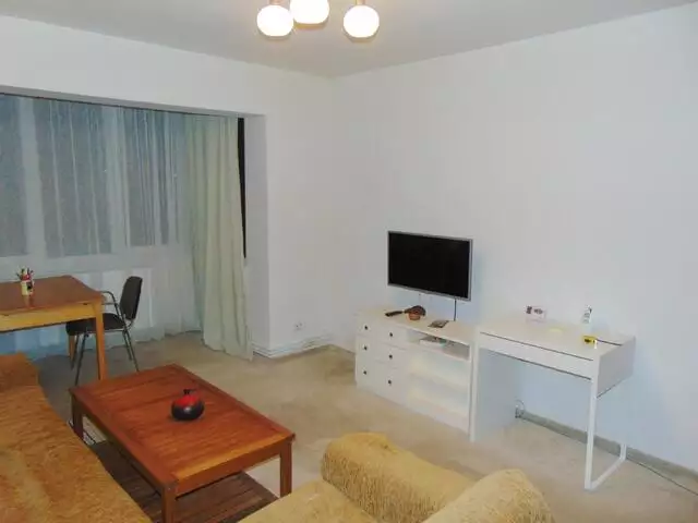 Apartament 3 camere, 60 mp, decomandat, zona Aleea Retezat