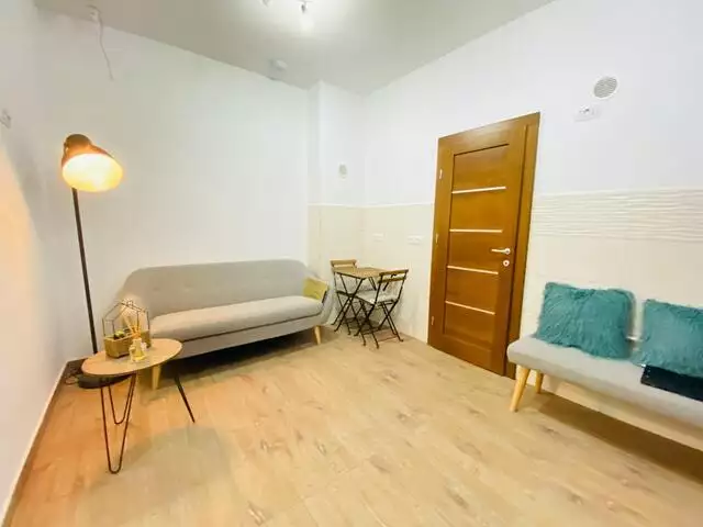 Casa cu 2 camere pentru birouri, 55 mp, parcare, zona Piata Cipariu