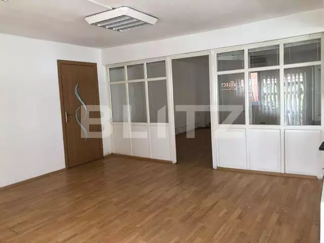 Casa de inchiriat cu 7 camere, hala service auto 100 mp, zona Pod Ira