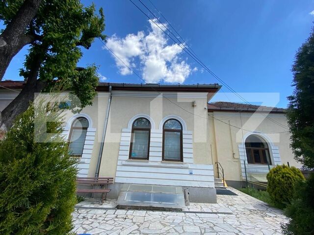 Vila renovata, 372 mp, curte proprie de aprox 300 mp, zona piata Cipariu