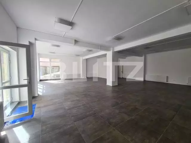 Spatiu comercial open space, 150 mp, vitrina, finisat, CF! Preluare chiriasi