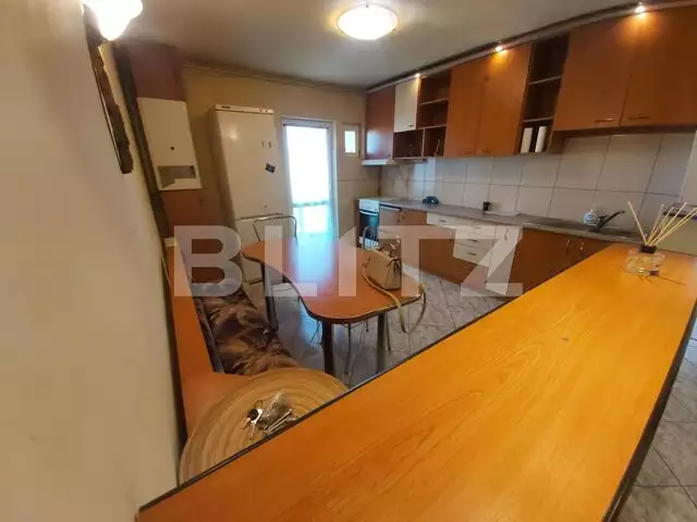 Apartament 4 camere, decomandat, 77 mp, zona strazii Bucuresti