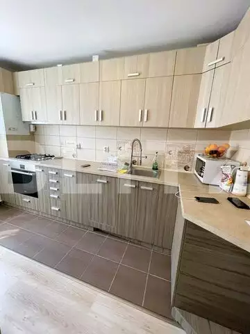 Apartament 3 camere, decomandat, 74mp, parcare, zona Cetatii