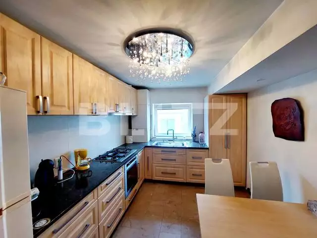 Apartament de 3 camere decomandate, 103mp, 2 balcoane, zona Vivo