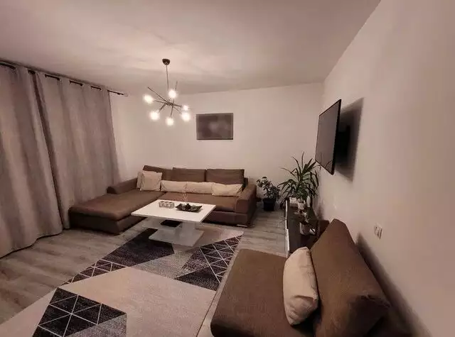 Apartament cu 3 camere de vanzare in Floresti - PropertyBook