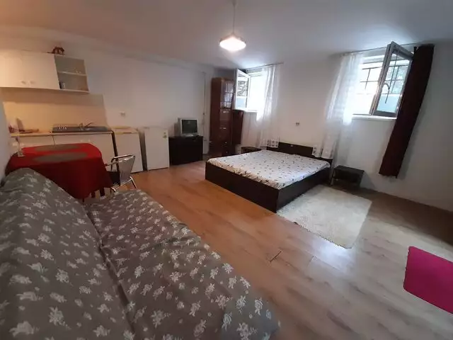 Garsoniera la casa in centrul orasului