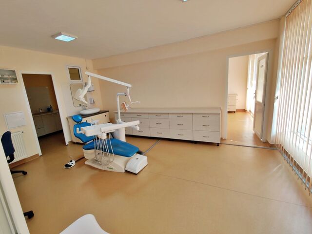 Spatiu - cabinet stomatologic, 2 intrari, pregatit pentru functionare