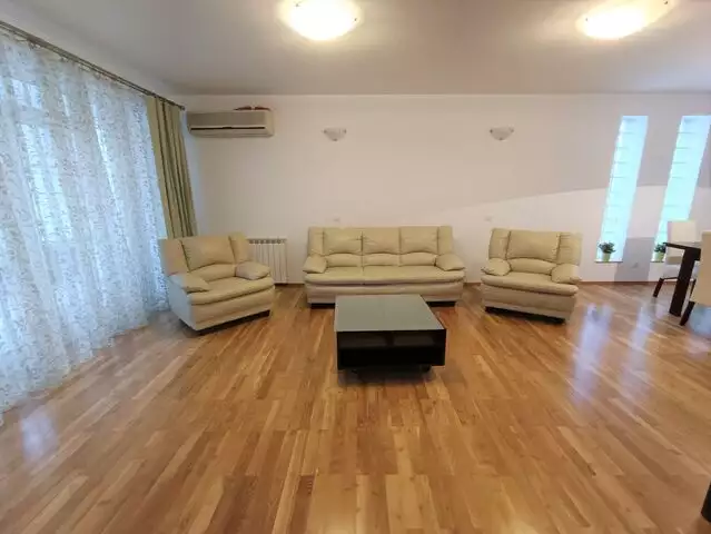 Casa tip duplex cu 5 camere, cu garaj, zona strazii Andrei Muresanu