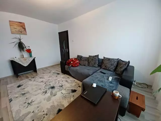 Apartament 3 camere, etaj intermediar, decomandat, cartier Marasti