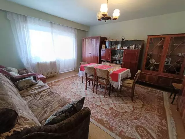 Apartament 4 camere, etajul 2, garaj inclus in pret, zona P-ta Zorilor