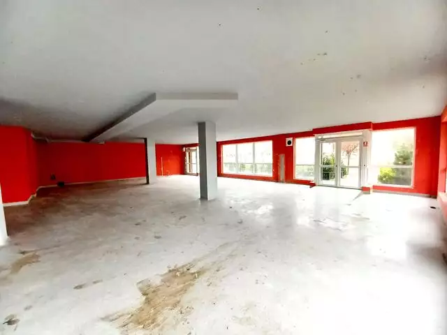 Spatiu comercial 383 mp utili, cu preluare de chiriasi - Marasti