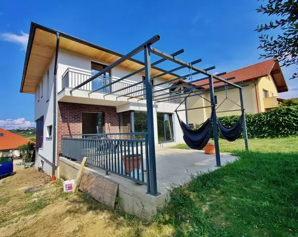 Casa individuala finisata, 5 camere, garaj dublu,  Borhanci