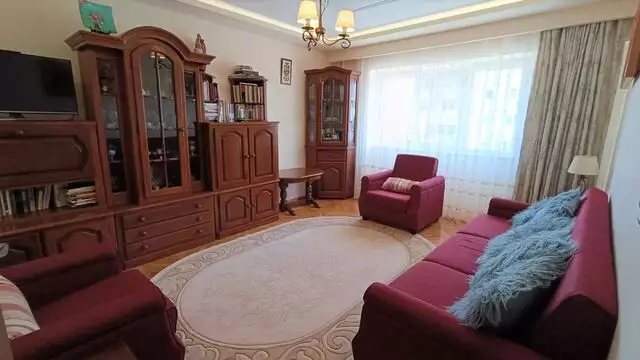 Apartament 3 camere, decomandat, zona Zorilor