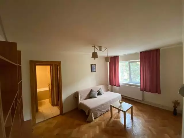 Apartament 3 camere cu balcon in zona Grigore Alexandrescu Manastur