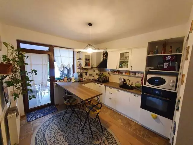 Apartament 4 camere cu terasa si gradina de 229 mp in Dambul Rotund