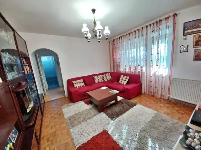 Apartament 3 camere, finisat modern, parcare, zona Baisoara