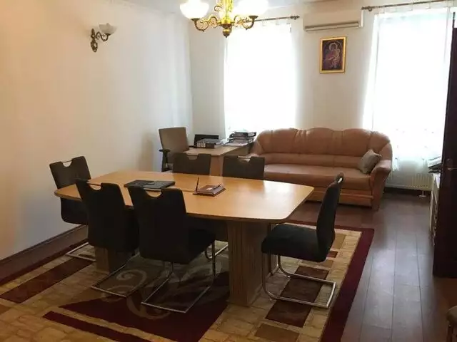 Spatiu de birouri de inchiriat cu 2 camere, zona Centrala