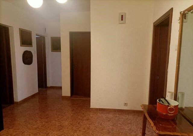 Apartament decomandat cu 3 camere, Grigorerscu,zona Piata 14 Iulie - PropertyBook