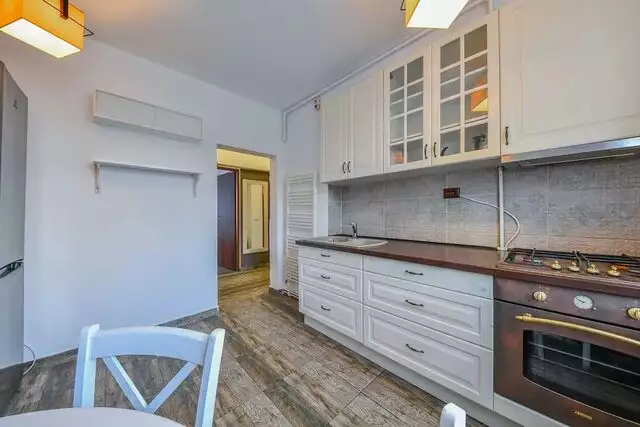 Apartament 2 camere, decomandat, zona strazii Titulescu