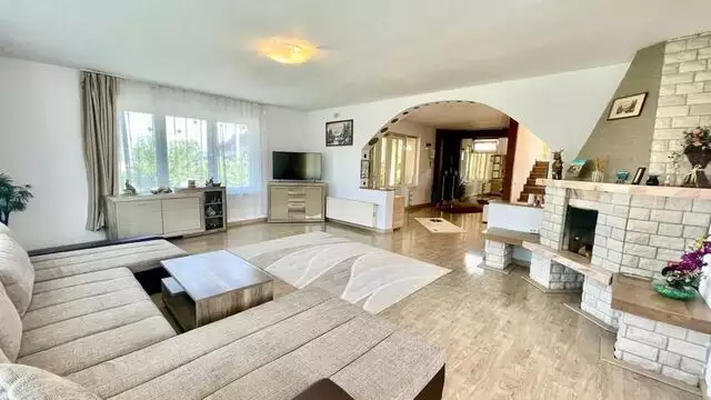 Vilă de vanzare in cartierul Europa, 1000 mp teren