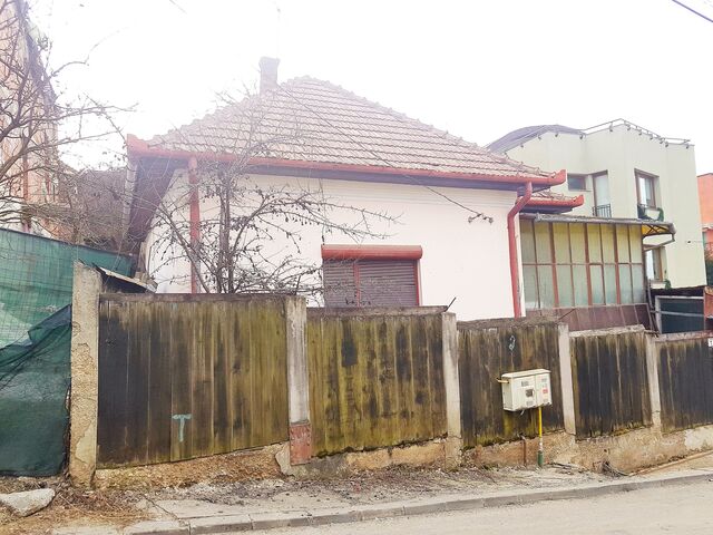 Casa veche cu teren de 550 mp in Andrei Muresanu