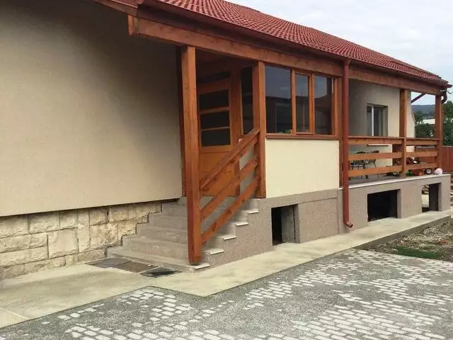 Casa individuala renovata modern, teren 400 mp, in zona  Maramuresului
