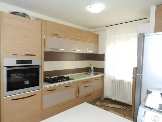 Apartament cu 3 camere, etaj 2, Gheorgheni, zona Piata Hermes - PropertyBook