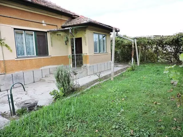 Casa individuala cu 1000 mp teren, front 22m,  in Dambul Rotund