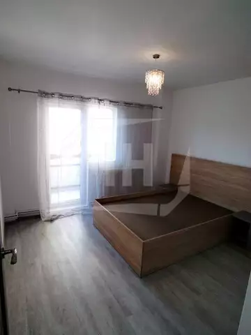 Apartament modern cu 4 camere decomandat, zona Aurel Vlaicu