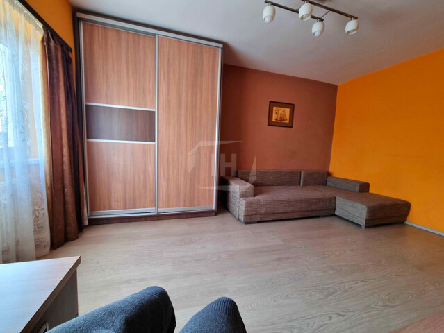 Apartament 3 camere, decomandat, 65 mp, 2 parcari, zona Siret Bistro