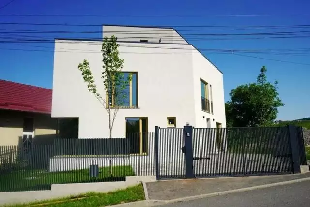 Casa indivduala, constructie finalizata, teren 400 mp, zona Romul Ladea - PropertyBook
