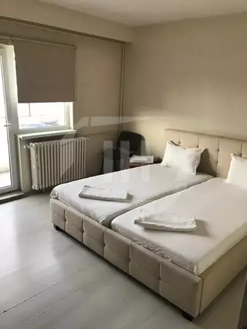 Apartament 3 camere,  decomandat, zona strazii Bucuresti