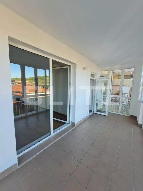 Apartament 2 camere decomandate, 56 mp, terasa inchisa, parcare, zona Porii