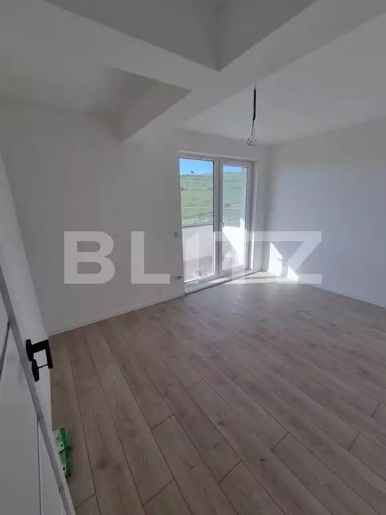 Apartament finisat cu CF, 3 camere, 2 bai, orientat Sus-Vest, zona Regal, Baciu