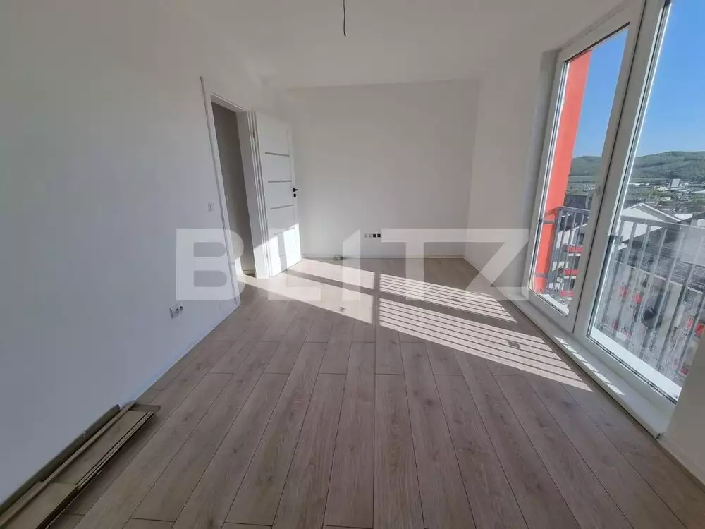 Apartament finisat cu CF, 3 camere, 2 bai, orientat Sus-Vest, zona Regal, Baciu
