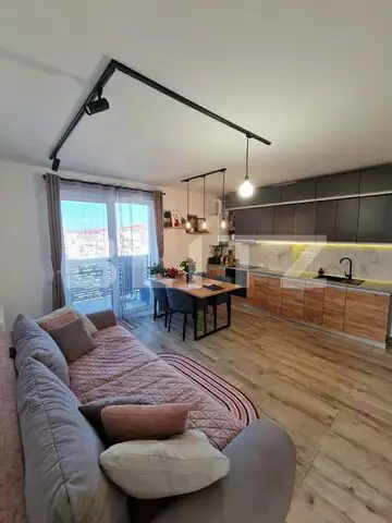 Apartament semidecomandat, 3 camere, garaj, boxa, lift, zona Eroilor - PropertyBook