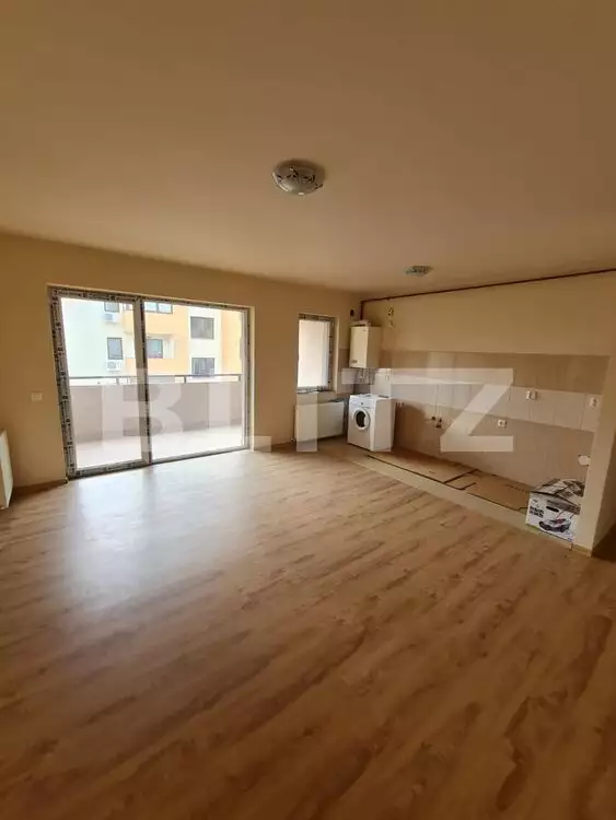 Apartament semidecomandat, 3 camere, 2 balcoane, zona Terra