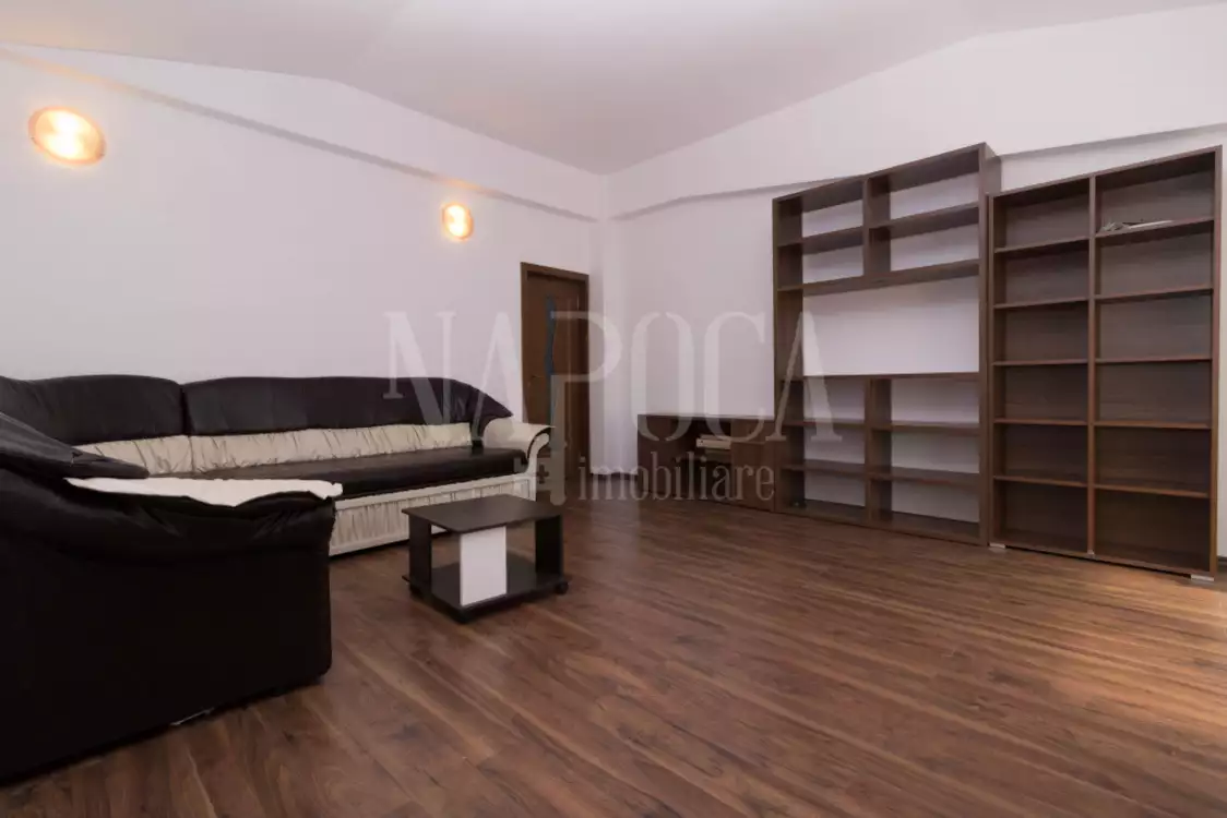 Vanzare apartament, 5 camere in Centru - PropertyBook
