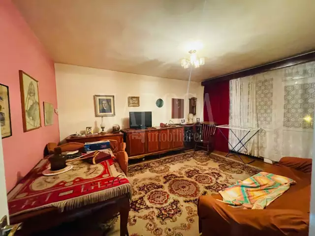 De vanzare apartament, 3 camere in Andrei Muresanu - PropertyBook