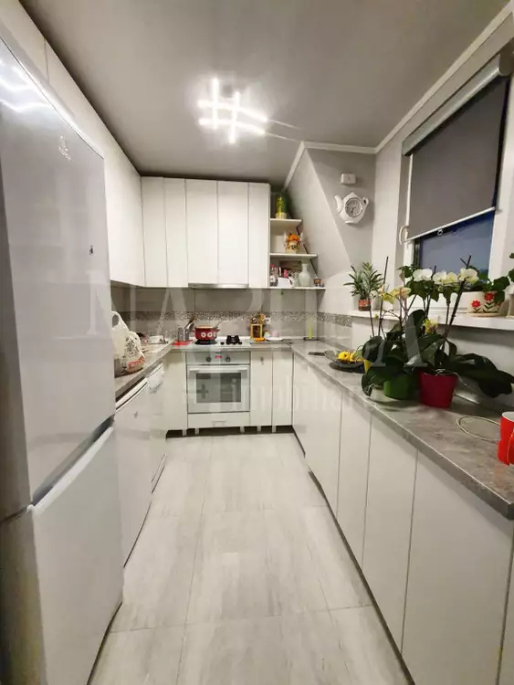 Se vinde apartament, 3 camere in Floresti