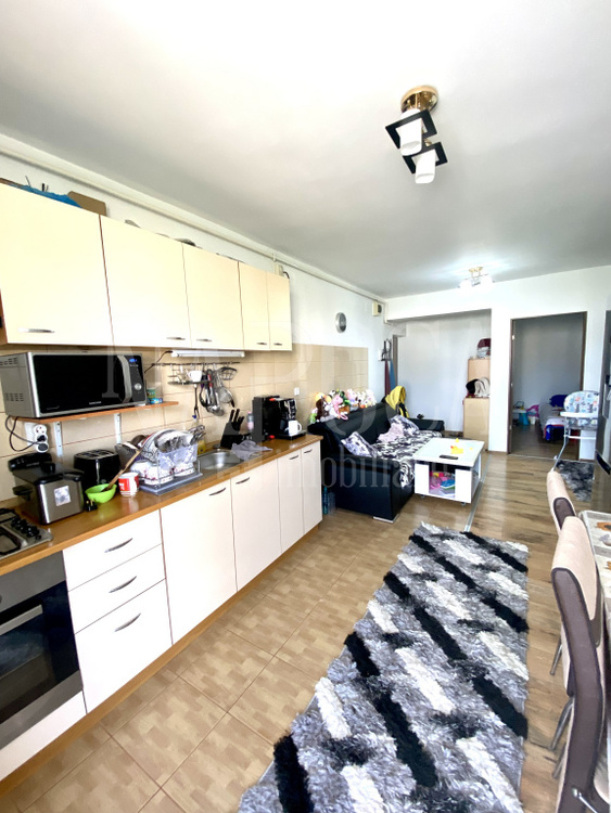 Se vinde apartament, 3 camere in Floresti