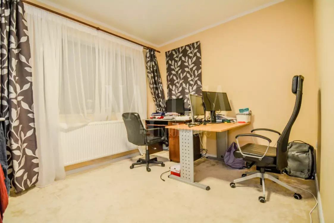 De vanzare casa, 5 camere in Floresti