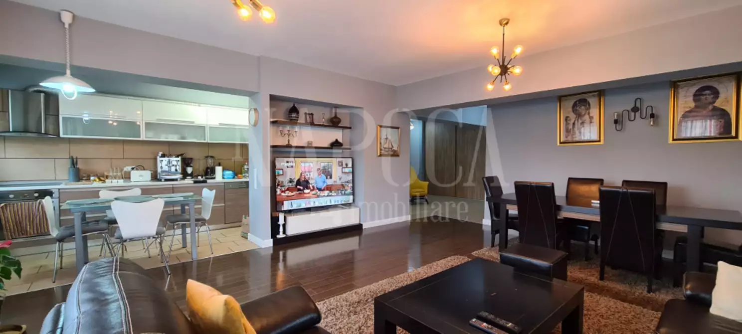 Vanzare apartament, 4 camere in Plopilor - PropertyBook